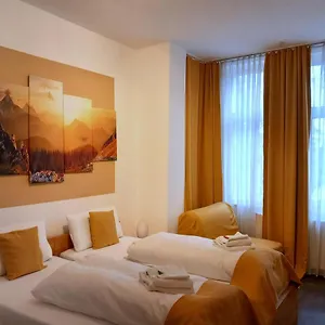 https://hotel-karolinger.topcolognehotels.com
